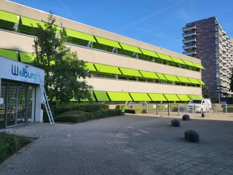 Uitvalschermen bij het Walburg College in Zwijndrecht