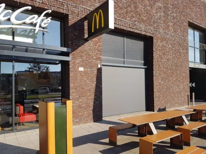 Zipscreens bij McDonald's in Rotterdam